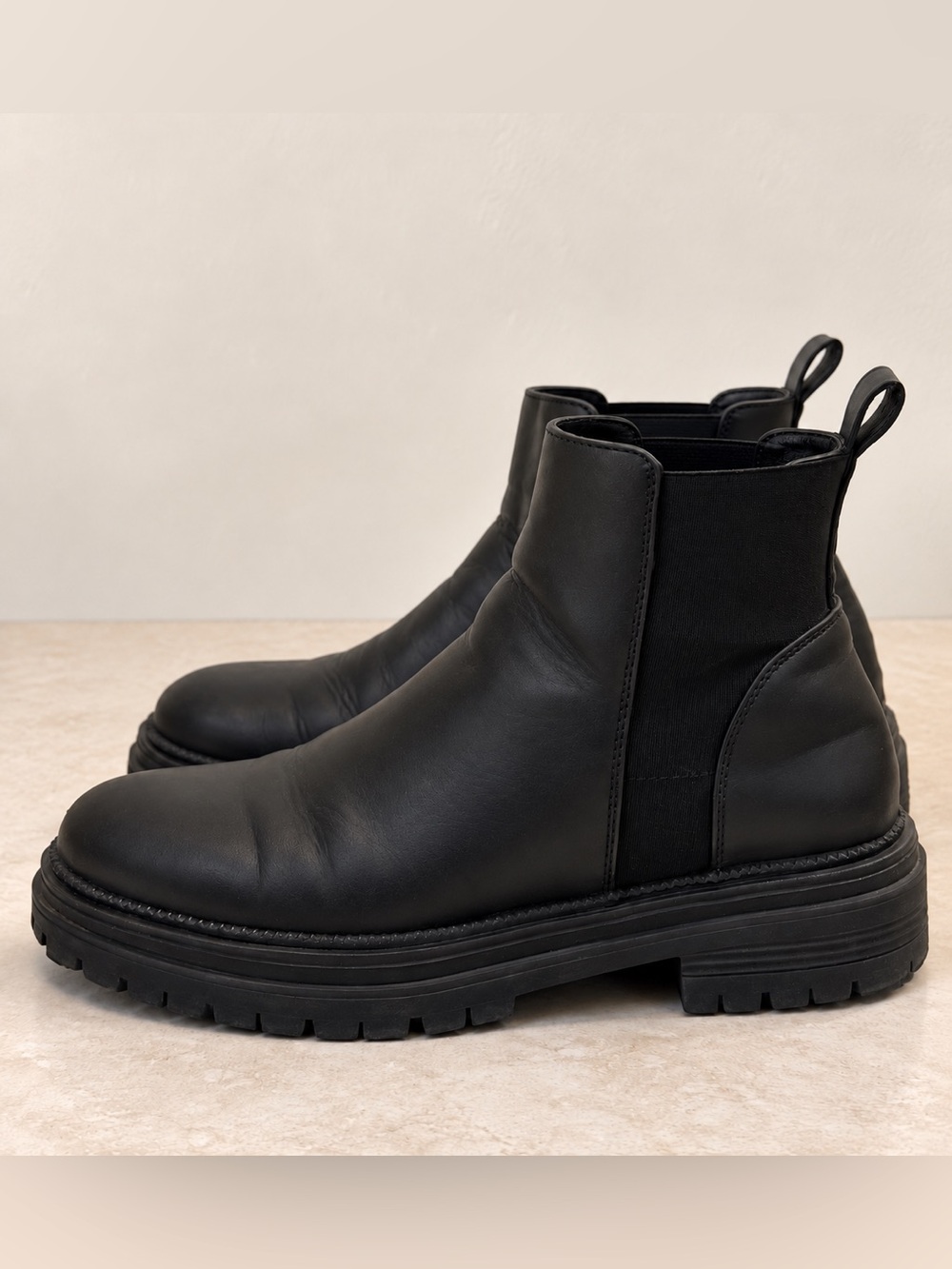 Steve Madden Black Chelsea Lug Sole Boots - Size 37
